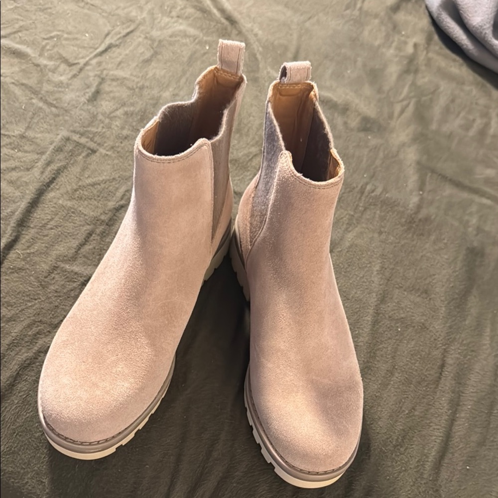Women's Suede Ankle Boots - Cream
